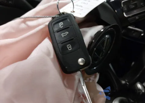 2016 Volkswagen Beetle 1.8T S z USA, uszkodzony, nr VIN 3VW507AT1GM809857